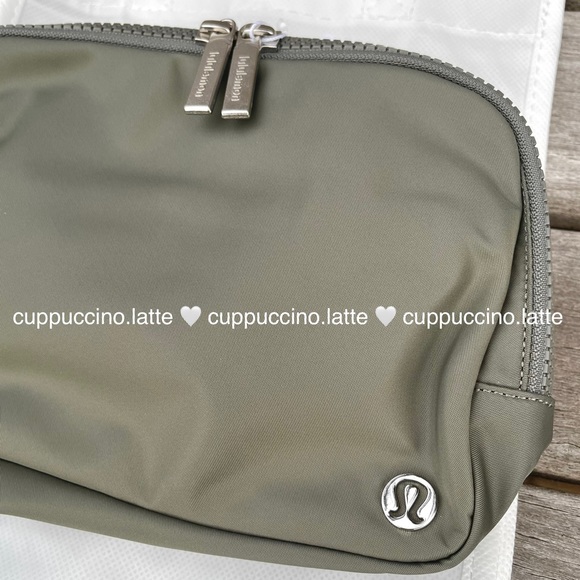 💚NWT💚Lululemon Athletica Everywhere Belt Bag Large in ‘Grey Sage’ - Picture 3 of 15